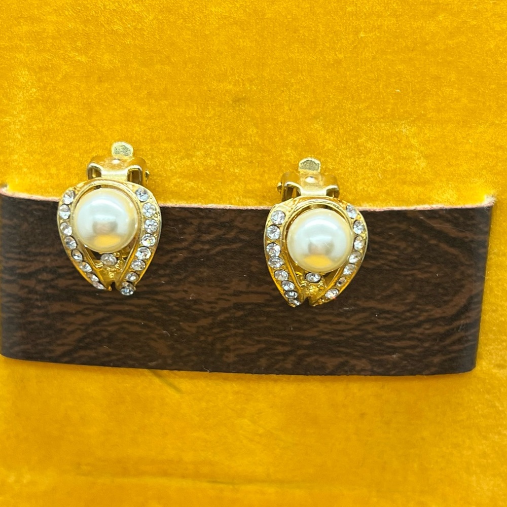 Vintage Gold clip on earrings